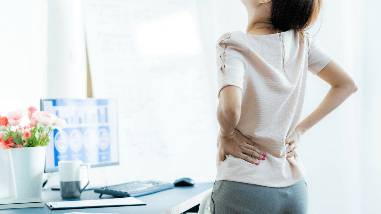 Osteochondróza bedrovej chrbtice je sprevádzaná bolesťou a nepríjemnými pocitmi v bedrovej oblasti